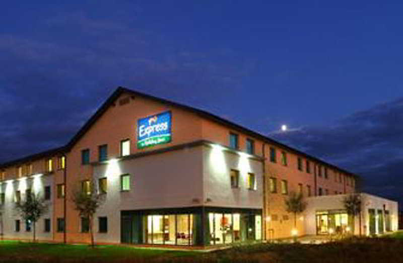 Express By Ihg Hotel 3*